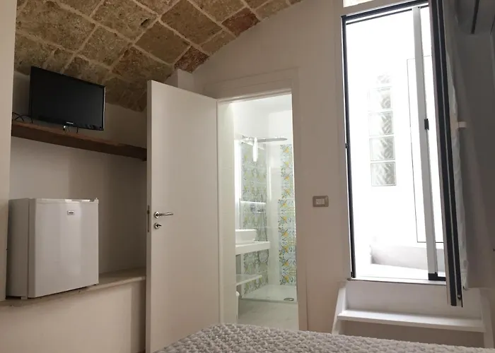 לינה וארוחת בוקר Dimora 4*