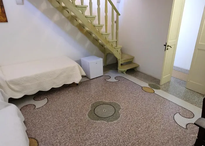 לינה וארוחת בוקר Dimora 4*